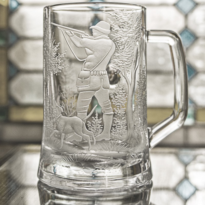Geschenkidee-Bierkrug mit 3D Handgravur-Jäger- mit Projektil