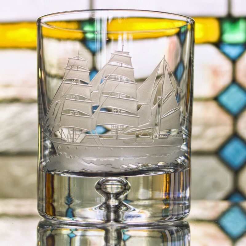 Glass Engraving – Segler Geschenk WhiskyGlas mit 3 D Hand Gravu – Unique Gifts for Men | KolbergGlas