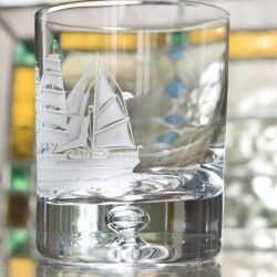Personalized Gifts – Segler Geschenk WhiskyGlas mit 3 D Hand Gravu – Custom Whisky Glass | KolbergGlas