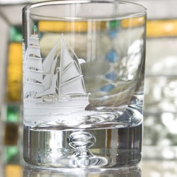 Segler Geschenk WhiskyGlas mit 3 D Hand Gravur- Motiv Segelboot