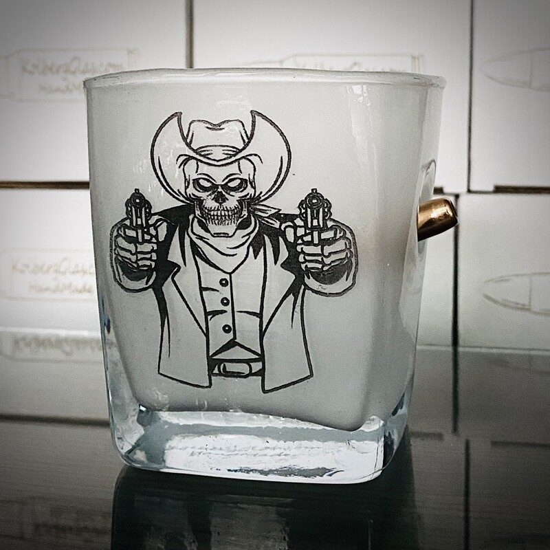 WhiskyGlas gefrostet mit Patrone und schwarz Gravur  Geschenkeidee für Männer